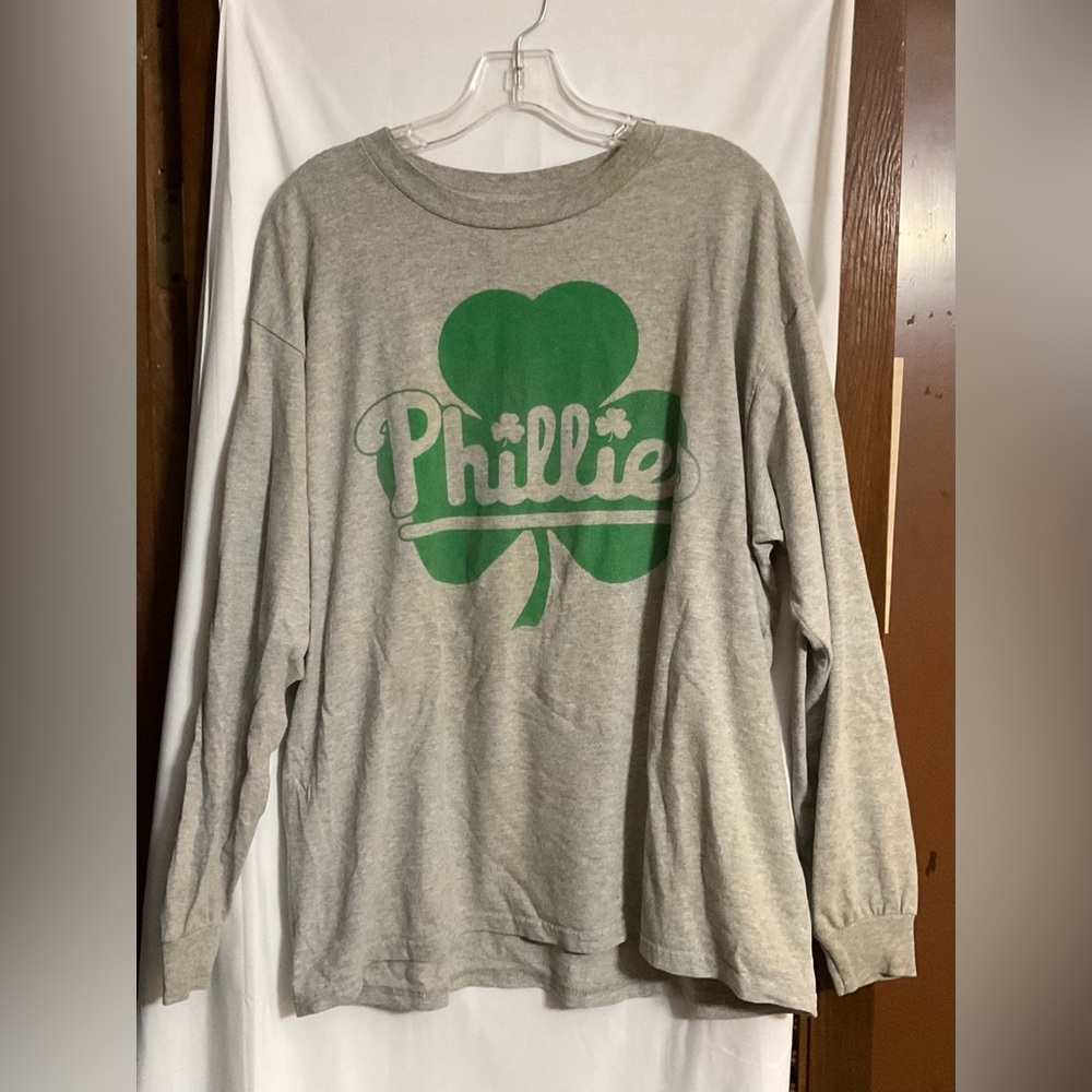 Philadelphia Phillies grey n green Irish shamrock long sleeves unisex tee shirt.